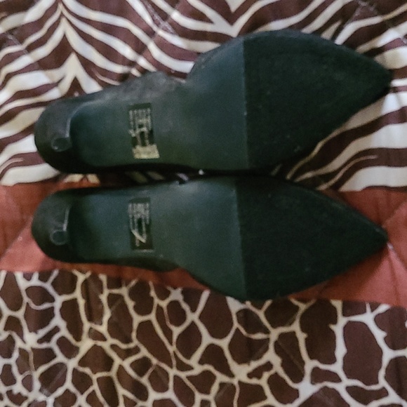 Shoes - Picture 2 of 3